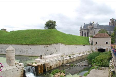 Appartcathedrale Ecrouves ภายนอก รูปภาพ